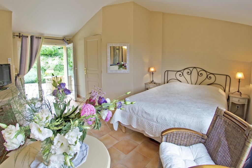 La Colline De Vence Bed & Breakfast Oda fotoğraf